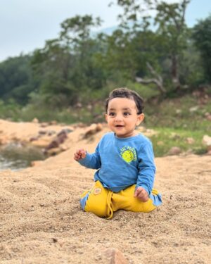 Lasya Manjunath Instagram - Munnu 😍😘❤️

#cutie
1st time sand ⌛️ lo adukuntunnadu ..
Full vlog in my youtube channel 😊
