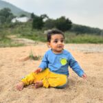 Lasya Manjunath Instagram - Munnu 😍😘❤️ #cutie 1st time sand ⌛️ lo adukuntunnadu .. Full vlog in my youtube channel 😊