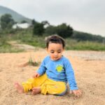 Lasya Manjunath Instagram - Munnu 😍😘❤️ #cutie 1st time sand ⌛️ lo adukuntunnadu .. Full vlog in my youtube channel 😊