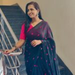 Lasya Manjunath Instagram - 🖤🩷 Saree : @pari.designers_