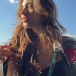 Laura Archbold Instagram - A la @f1 hace mucho le tenía ganas, llevo años siendo “fan de closet". Pero ningún plan vale la pena si la compañía no es especial. El ojo de @chevignon_ch no podría haber sido más acertado en escoger a este equipo. Me gusta coincidir con mujeres que le "meten la pata" a la crianza tradicional, que tienen la certeza que entre nosotras podemos ser amigas, que no es verdad que en equipo las mujeres "somos complicadas" mujeres que SON, en mayúscula musical. Ha sido bonito y especial. #megustanuchoesto #mexicomiamor #todasconchevignon