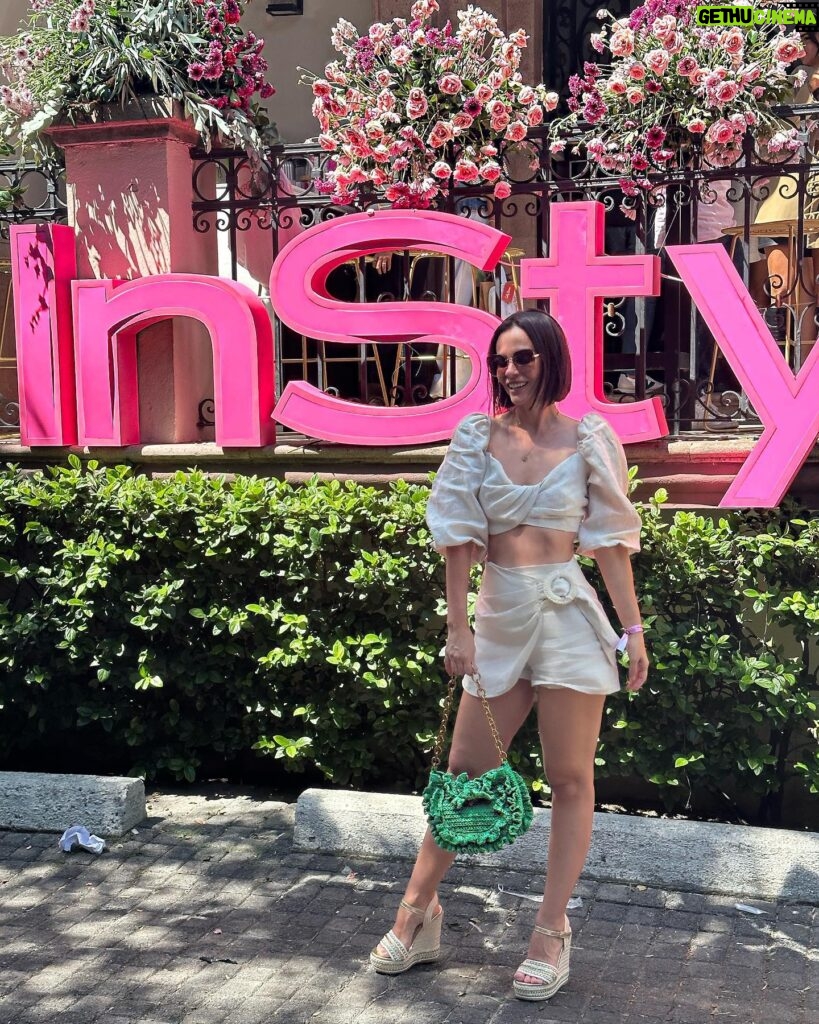 Laura Carmine Instagram - InStyle day💕 💓💝💞💖 @instylemexico Total look: @studiofmexico