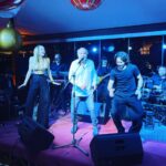 Laura Chiatti Instagram - Twist, twist, tutto il mondo Twist, twist, sta impazzendo Sogna, vuol tornare Una lunga notte ancora mai più scordare… grazie @matteo_minelli @cricocchi per la splendida serata❤️ @marcoboccireal @tenutasanmasseo @jerrycalaofficial