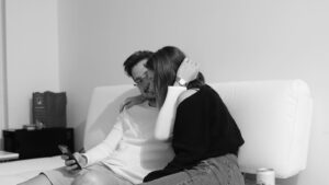 Laura Chimaras Instagram - “Cuídate nos debemos la vida” 🖤

Cuántas cosas hemos vivido mi amor, cuántas risas, lágrimas, miedos, alegrías, nervios, cuántos momentos…

Te Amo Mucho @profmosquera 🖤