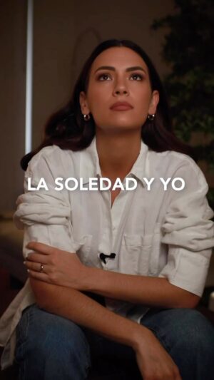 Laura Chimaras Instagram - ¿Qué opinas de la soledad? 

A veces pensaba que era algo que estaba mal y a través de los años lo he empezado a valorar mucho.

Escucha el video completo y déjame saber que opinas🧠

#chimaraslaura #reflexión #soledad