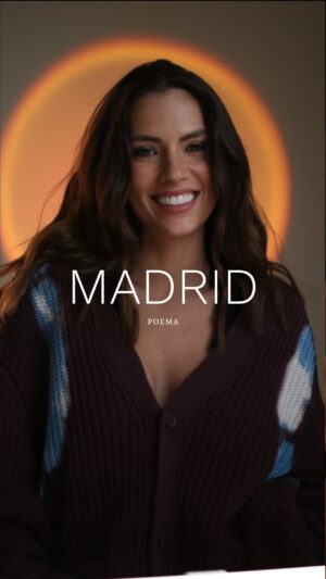 Laura Chimaras Instagram - Me han hablado tanto de ti Madrid y quizá, este sea el año donde regresaré.

¿Ustedes qué dicen? ¿Nos vemos? 

#poema #poesíaymúsica #chimaraslaura #madrid