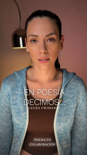 Laura Chimaras Instagram - NUESTRO PRIMER POEMA EN COLABORACIÓN🤎

En poesía decimos…

Este primer poema lo hice con mi esposo @profmosquera espero que les guste. Gracias mi amor, por permitirte recitar juntos. Te Amo!

Recuerden que para ser parte de los 4 videos que se harán en colaboración, debes estar en el grupo oficial de Instagram para que te enteres de la dinámica y así, escribir juntos.

¿Les gusta? 🤎

#poemacorto #poemaencolaboración #chimaraslaura #poesía #enpoesíadecimos #poeta