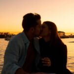 Laura Chimaras Instagram - Tantos momentos vividos amor mío, tantas risas, besos, abrazos, miedos, alegrías… tantas cosas mi amor. Hoy en el día de tu cumpleaños, recuerdo nuestro primer año juntos y me pregunto, ¿a dónde irán esos días? ¿Esas celebraciones? ¿Tu risa, tu mirada? Hoy en tu día, te celebro desde lo más hondo, eres el ser humano más hermoso, bondadoso, inteligente, divertido… eres para mí, perfecto, te celebro mi amor, te deseo lo mejor en tu día. Eres mi hogar, eres la persona que siempre quiero ver apenas despierte, quiero verte feliz mi amor, quiero verte sonreír. A celebrar, por tus sueños, tus deseos, tus metas, tu familia que ya es mi familia, por todo lo que vendrá. Yo siempre estaré aquí, amándote🤍 Feliz cumpleaños esposo de mi vida @profmosquera que Dios te bendiga🤍