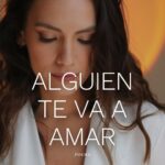 Laura Chimaras Instagram - Alguien te va a amar… ¿Buscando qué te amén? Escucha el poema🖤 #poema #poesíaymúsica #chimaraslaura #poetry #poeta