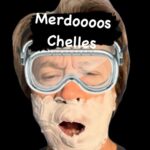 Laura Felpin Instagram - Voici un nombre infime de messages d’encouragement que m’a envoyé mon père sur l’application WhatsApp entre 2022 et 2024. Chaque soir avant de monter sur scène. 200 fois donc. Papa je salue ta créativité (mais maman attends toujours la pension), bises.