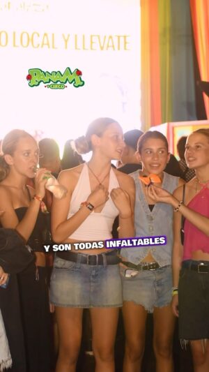 Laura Franco Instagram - Encuentros de amor con mis chiquipines de todas las edades 💘💖 Les preguntamos ¿Qué canción no puede faltar en el KIDZAPALOOZA? Y esto respondieron 👆🏻 

¡No se lo pierdan! 🤩 GRACIAS por tanto amor ♥️ 

¿Para ustedes qué canción no puede faltar en mi próxima show en el Teatro El Nacional? 🎪🎶 Los leo 💬

#panam #yosoypanam #panamfiesta #música #canciones #niños #alegria #juegos #diversión