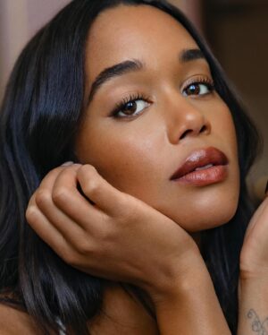 Laura Harrier Instagram - Stay flawless. @lauraharrier wears new Vanish Airbrush Pressed Powder in Translucent Tan. 

#HourglassCosmetics