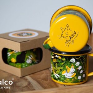 Laura Heikkala Instagram - Heikala is at DoKomi this weekend!!💕✨ 

We are at Hall 3 booth C37 with a very tiny batch of these lovely NEW enamel mugs, which came out perfect thanks to our friends at @emalcoenamelware 😭💕 In addition we have prints, bamboo fans, bags, all of our books and more available. I’ll be there signing and you can bring your old books for signing too!✨

We are open as follows:

Fri 01:00 p.m - 08:00 p.m
Sat 10:00 a.m - 08:00 p.m
Sun 10:00 a.m - 02:30 p.m

❗️We are leaving early on Sunday to catch our flight so plan accordingly❗️

See you this weekend!!💕

#DoKomi #DoKomi2023