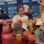 Laura Neiva Instagram - Teve dia de boliche em 2023, bebê