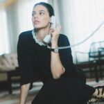 Laura Neiva Instagram - Laura Neiva para Carbono Donna ✨ Fotos Pedro Arieta Direção criativa Mona Conectada Edição de moda Thiago Biagi Beauty Helder Rodrigues Agradecimentos Hotel Fasano