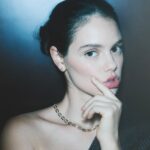 Laura Neiva Instagram - Laura Neiva para Carbono Donna ✨ Fotos Pedro Arieta Direção criativa Mona Conectada Edição de moda Thiago Biagi Beauty Helder Rodrigues Agradecimentos Hotel Fasano