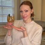 Laura Prepon Instagram - This cocktail recipe uses a double prep-ahead! Laid back, sippin’ on Gin & Jam 🎶 😎 Cheers! #PrepOn #GetYourPrepOn
