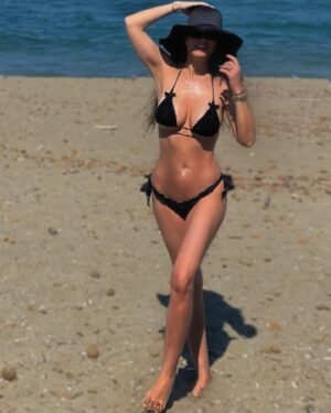 Laura Torrisi Instagram - Finalmente MARE!!! ☀️🏖️🌊