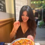 Laura Torrisi Instagram - Quanto mi sei mancata!!! 😍🍕🦦