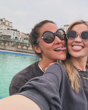 Laura Whitmore Instagram - Bank Holi-Birthday 🌈