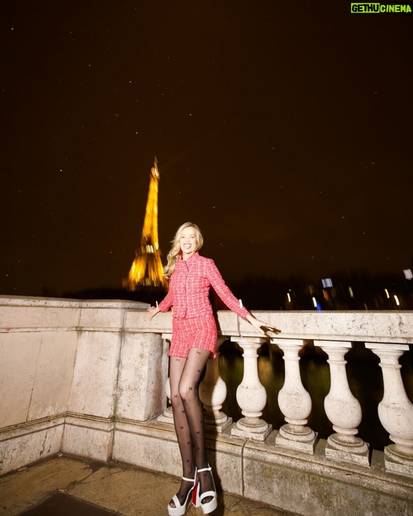 Laura Whitmore Instagram - Paris Je t’aime ❤️ Wearing @paulandjoeparis