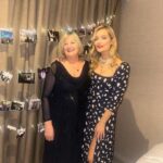 Laura Whitmore Instagram - I often get asked how I have so much energy… Truth be told I have the least amount of energy out of all the Whitmore women in my family. The women in my family double my age, last much longer on a night out. Birthday celebrations will last the entire month ❤️ My mother loves dancing… and hiking. Hence the cake 🏔️ ( swipe for mayhem)