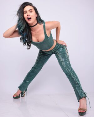 Lauren Gottlieb Instagram - Pour some SuGaR on me!! 😜 #happyhumpday🐫 

Outfit @deme_love_ 
Heels @accessoriesbypapadontpreach 

Styling @ipshita_bhatnagar
Makeup @makeupbyrishabk 
Hair by Babita 
Photography @fashionbyprateek @vinaylolam 
Agency @tapnrise @imtapansingh @shruti_modi 

#ootd #india #shoot #photoshoot #humpday #justsayin #💋