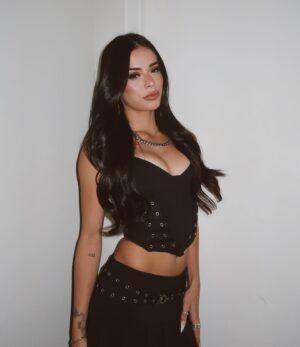 Lauren Kettering Instagram - attachments : 4 images 🦇