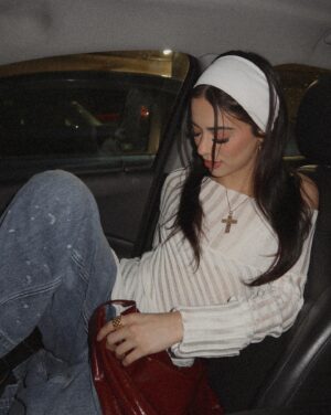 Lauren Kettering Instagram - mind if i sit here?