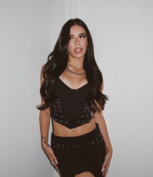 Lauren Kettering Instagram - attachments : 4 images 🦇