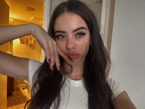 Lauren Kettering Instagram - @mavlashextensions ☁️