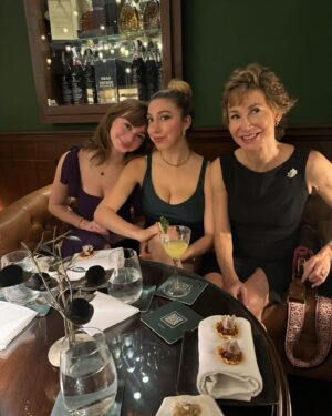 Lauren Lindsey Donzis Instagram - can’t (bali)eve my eyes