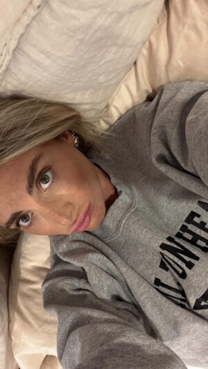 Lauren Luthringshausen Instagram - from nesting insomnia to just PTFO 🫡 34 weeks today! 😍🥹 #dailyvlog #pregnant #homedecor #nesting #siblings