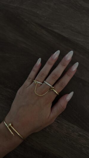 Lauren Luthringshausen Instagram - she’s nothing if not consistent 💅🏼 gel-x • one coat WALTZ • one coat PUT IT IN NEUTRAL • queen @lovevi_nails (the only thing we switch up is a little bit of length & sometimes a little bit of chrome)