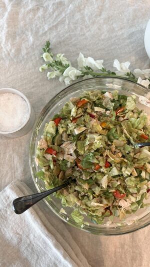 Lauren Luthringshausen Instagram - Made this in last weeks vlog randomly & it slapped so I said I would IG it! If you’re a solo girly like me use one stalk of lettuce, quarter pound of turkey (from the deli counter not pre packaged!) about of quarter of an onion, one mini cucumber, & really as much of whatever you want! Since I made this on a whim all I had was olive oil & balsamic for dressing but you can totally use/make an Italian dressing! No “cooking” required 🤷🏼‍♀️🤌🏼🍃