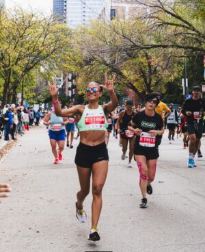 Lauren Ridloff Instagram - Happy #medalmonday! The hard work paid off and I felt like the miles flew by (at least some of them!). Thank you to @brooksrunning @alisondesir @hansonsbrooksodp and @chimarathon for the training, support and an incredible race weekend, and most importantly to my FAMILY for cheering me on every step of the way 🤟🏽🤟🏽I’m already wondering what my next marathon will be…

📸 @jayhallphotos