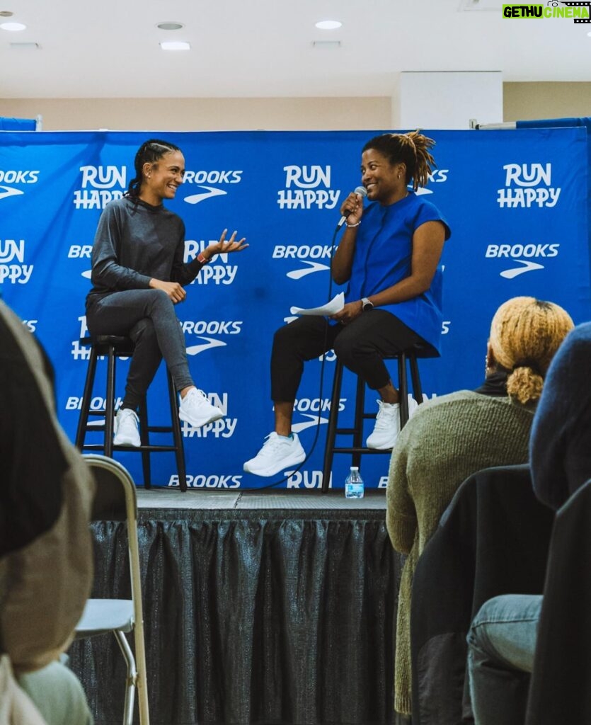 Lauren Ridloff Instagram - Happy #medalmonday! The hard work paid off and I felt like the miles flew by (at least some of them!). Thank you to @brooksrunning @alisondesir @hansonsbrooksodp and @chimarathon for the training, support and an incredible race weekend, and most importantly to my FAMILY for cheering me on every step of the way 🤟🏽🤟🏽I’m already wondering what my next marathon will be… 📸 @jayhallphotos