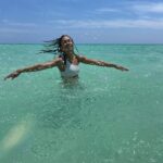 Lauren Ridloff Instagram - Turning vacation into a verb 💦💦
