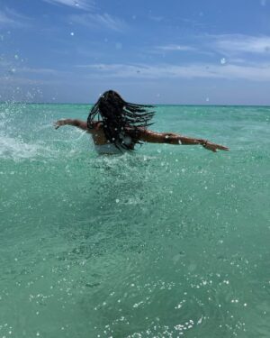 Lauren Ridloff Instagram - Turning vacation into a verb 💦💦