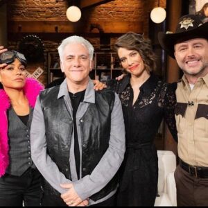 Lauren Ridloff Instagram - Happy 🎃👻💀🧙🏽‍♀️🧟‍♀️ 
📸 from @hardwick