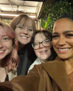 Lauren Ridloff Instagram - Minute by minute, day by day, ride or die! 
Thank you @amcthewalkingdead for the stories that have connected people from all walks of life for the past 12 years 💖