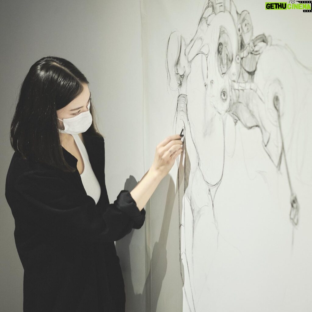 Lauren Tsai Instagram - Live drawing session last night at Bookmarc Tokyo !! This was my first time doing one, but I’d wanted to for a long time. To share this time and to draw with everyone, which I have almost always done alone, brought me so much joy (tho i was nervous lol). Thank you to everyone who came. I hope we can do it again. 昨日Bookmarc 東京で初めてのライブドロイングをしました！ずっと前からやってみたかったです。いつも一人で描くので、みんなと一緒にこの経験ができてとても光栄です(緊張したけどw)。来てくださった皆さんにありがとうございました。みんなに会えて嬉しかったです。またぜひやりたいです。