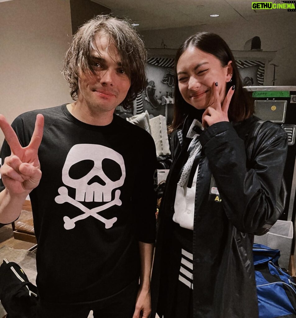 Lauren Tsai Instagram - WHEN I GROW UP I WANT TO BE NOTHING AT ALL (it’s hard to find words that do justice to how inspiring @gerardway is. i’m so grateful to have met and MCR will always be in my heart 🖤!!)