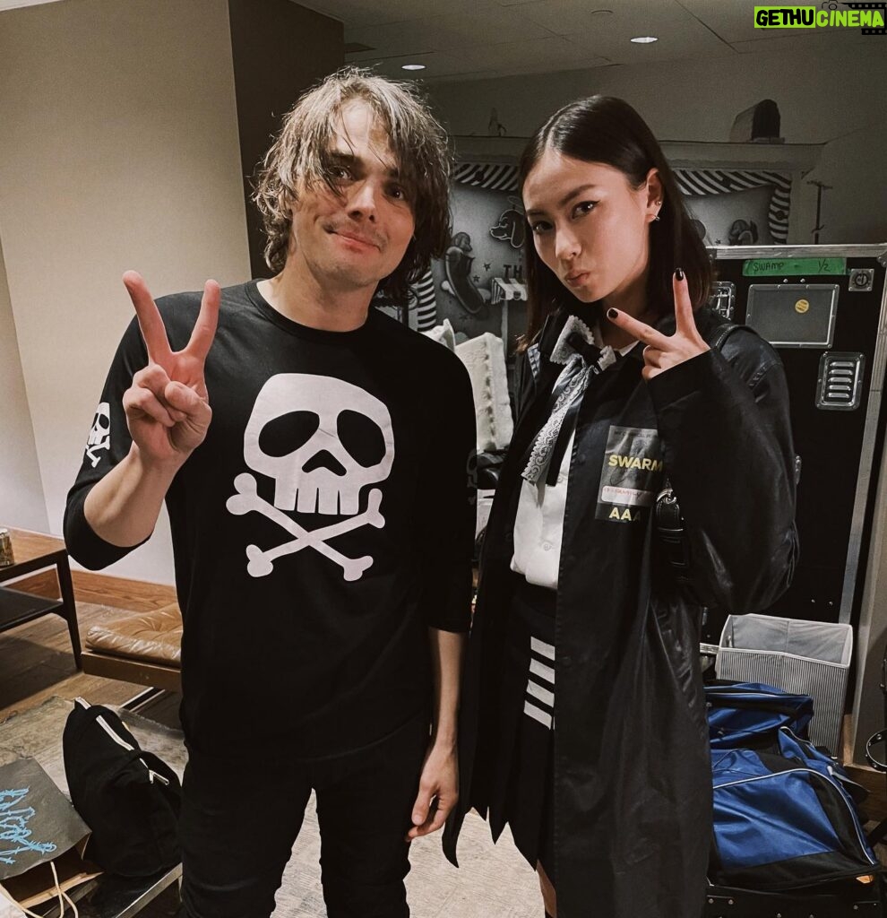 Lauren Tsai Instagram - WHEN I GROW UP I WANT TO BE NOTHING AT ALL (it’s hard to find words that do justice to how inspiring @gerardway is. i’m so grateful to have met and MCR will always be in my heart 🖤!!)