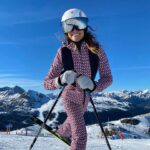 Laury Thilleman Instagram - concentré de bonheur ⛷️☀️ merci l’Andorre c’était magique *Invitation