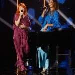 Laury Thilleman Instagram - Que du love et de la tendresse ce soir 21h10 dans La Fête de la Chanson Française 💙 @france3 📷 @christopheclovis / @bestimage_agency