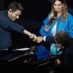 Laury Thilleman Instagram - Que du love et de la tendresse ce soir 21h10 dans La Fête de la Chanson Française 💙 @france3 📷 @christopheclovis / @bestimage_agency