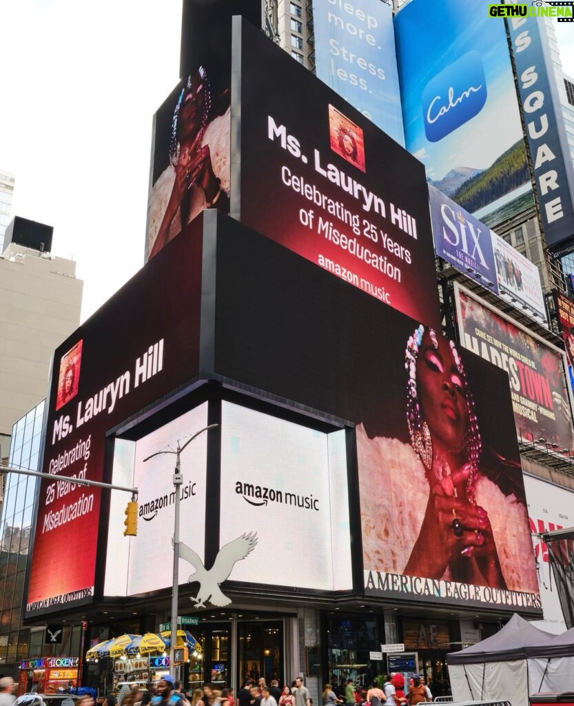 Lauryn Hill Instagram - I remember driving into the city to see the original Miseducation of LH album’s billboard in Time’s Square❗️ As my mother would say… ‘time flee-eth!’ 🤭⏳ 🕰️ ✈️ #mised25