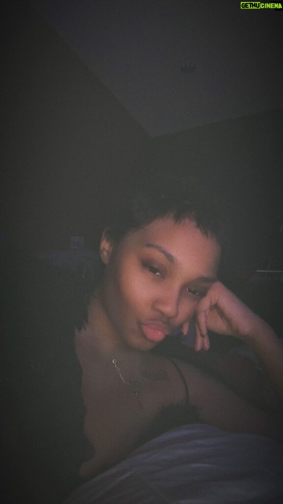 Lauryn McClain Instagram - goodnight xo