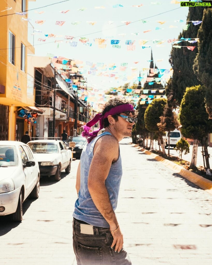 Lauv Instagram - Mexico was one of my favorite places to visit (lol Molly in Mexico), and that’s because the soul and culture is so alive and I feel it literally bleeding out of the streets and I love and respect that level of passion so much. Take me back to Mexico City! I need more time there…